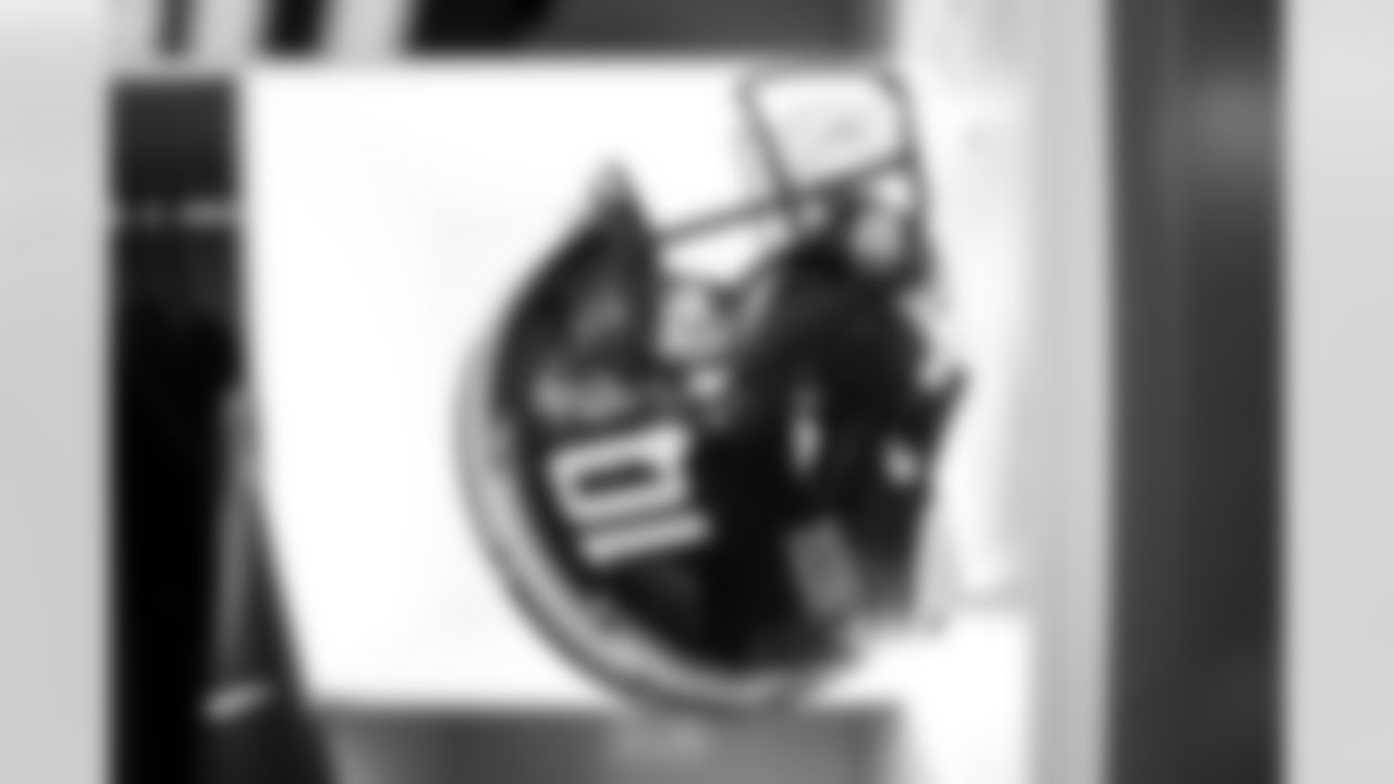 QB Justin Herbert (10)