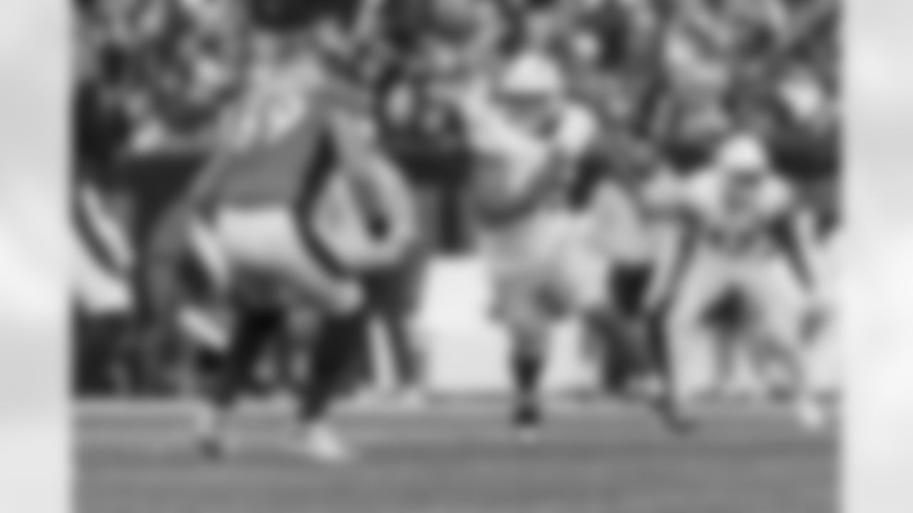 The Los Angeles Chargers play the Denver Broncos on Sunday, December 31, 2023 at Empower Field at Mile High in Denver, CO.
[FINAL SCORE: DEN 16 - LAC 9]