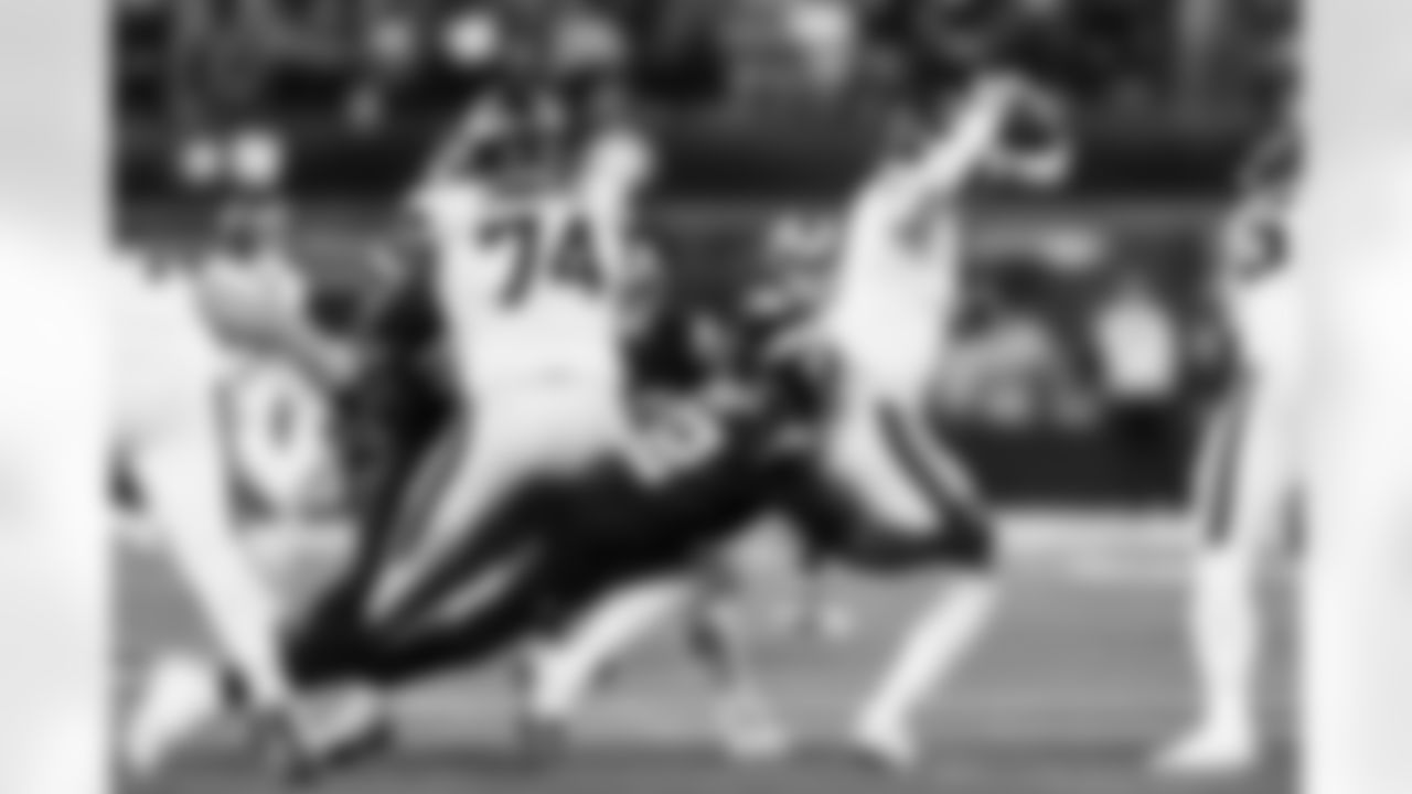 DL Justin Eboigbe (92)