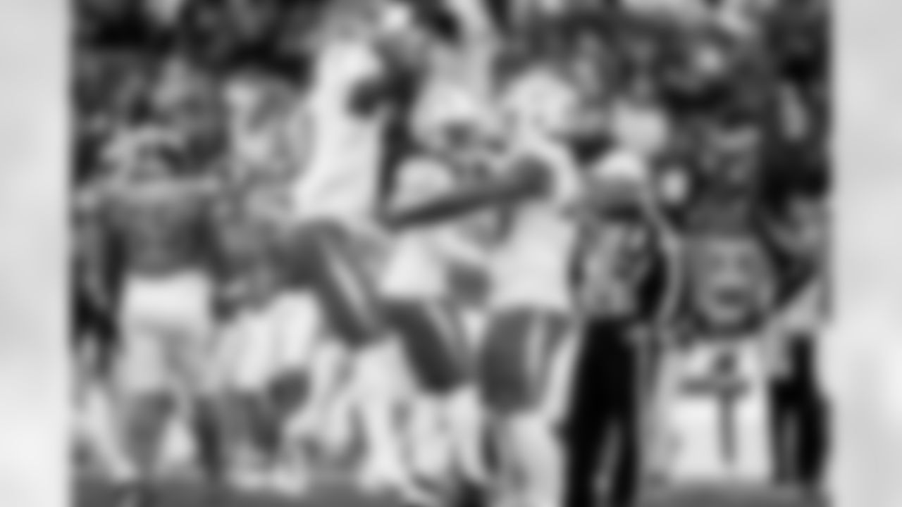 Check out the best shots from the Chargers Week 9 matchup against the Titans!