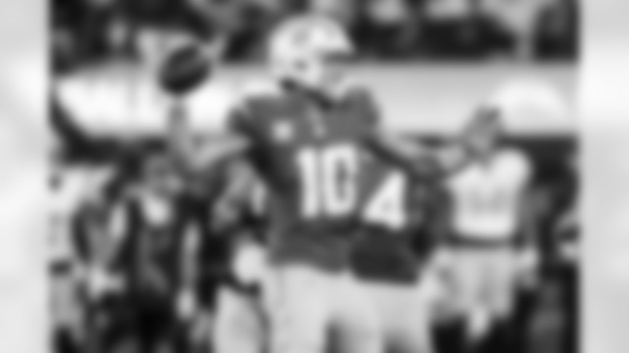 QB Justin Herbert (10)