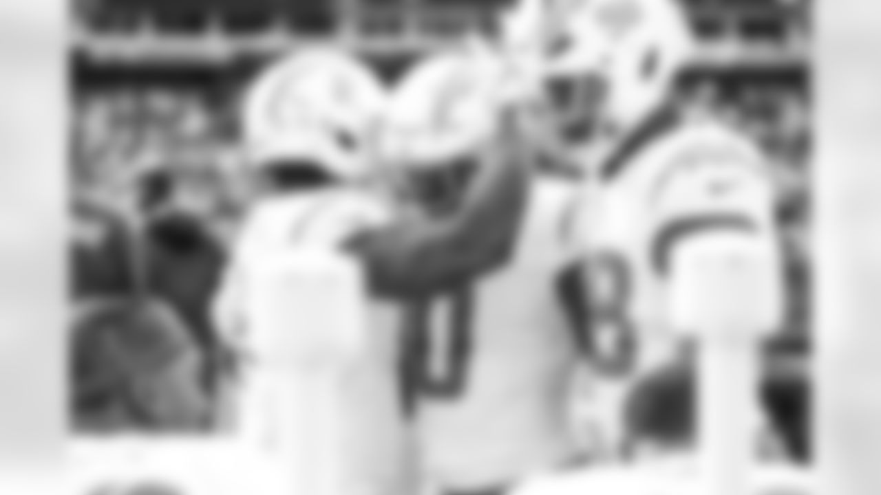 LB Denzel Perryman (6) and LB Daiyan Henley (0)