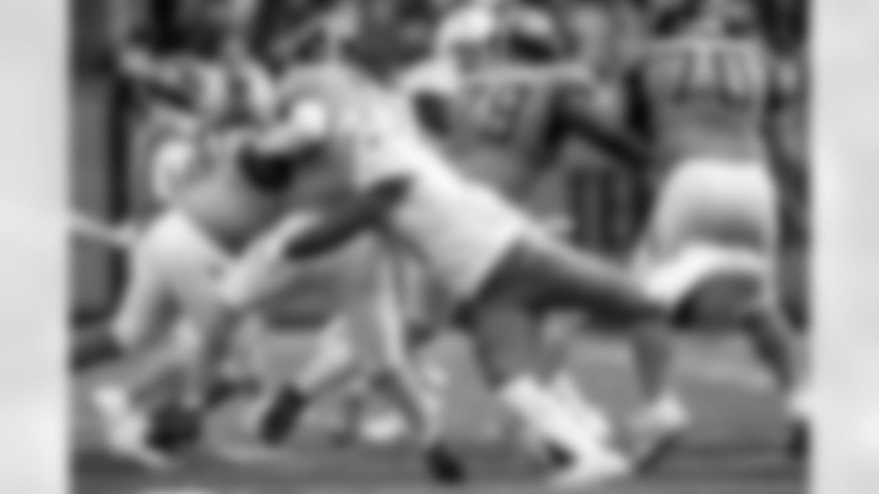 Check out the best shots from the Chargers Week 9 matchup against the Titans!