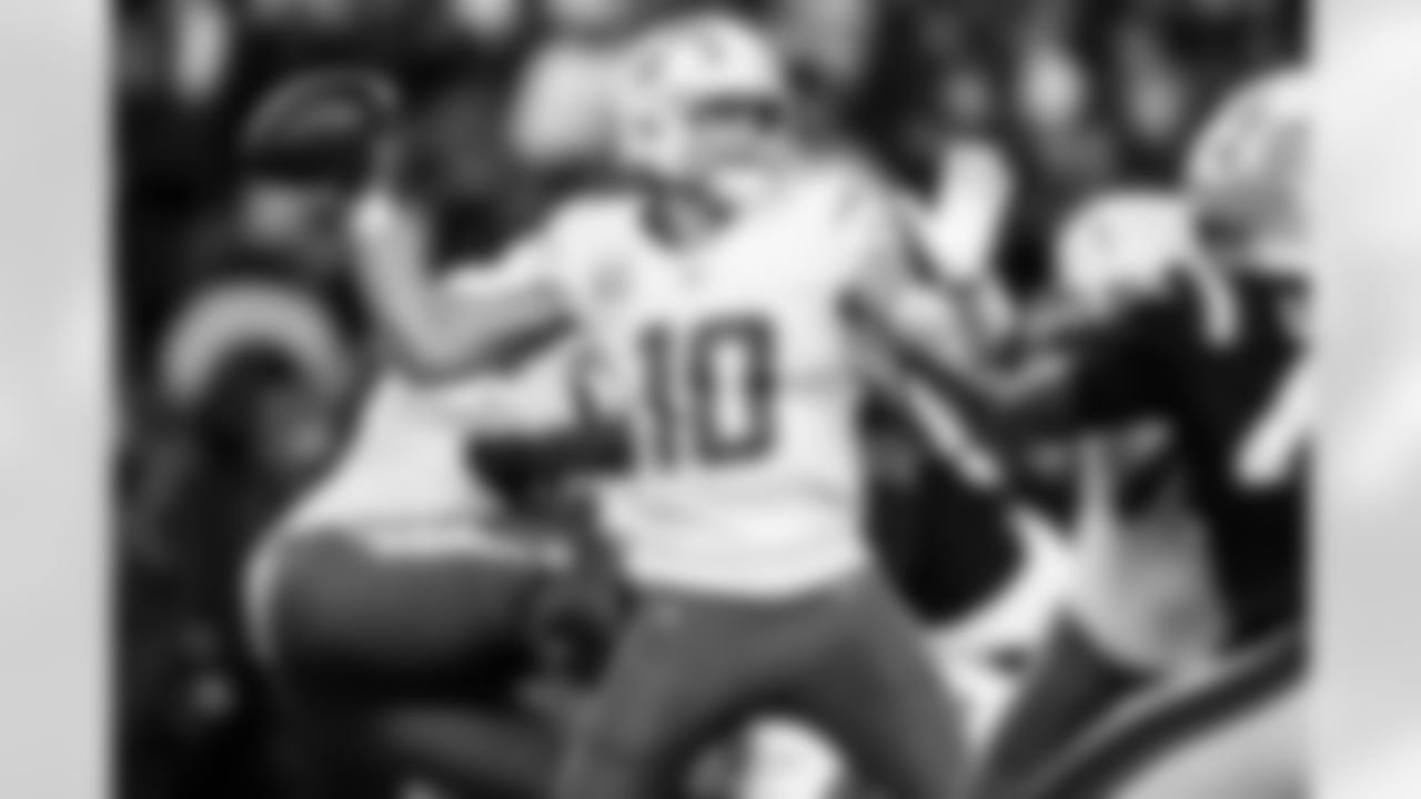 QB Justin Herbert (10)