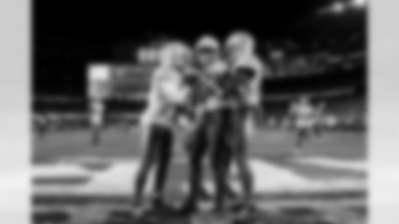 DB Elijah Molden (2), LB Daiyan Henley (0) and LB Del'Shawn Phillips (53)