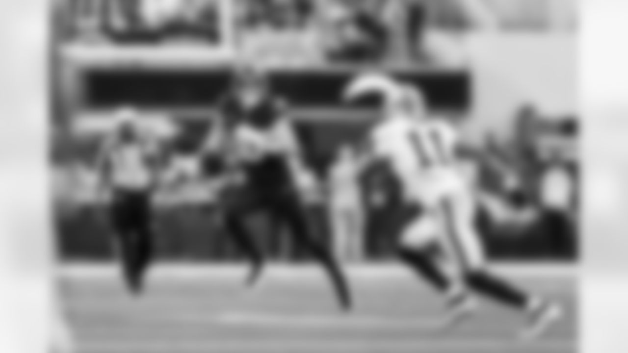 QB Justin Herbert (10)