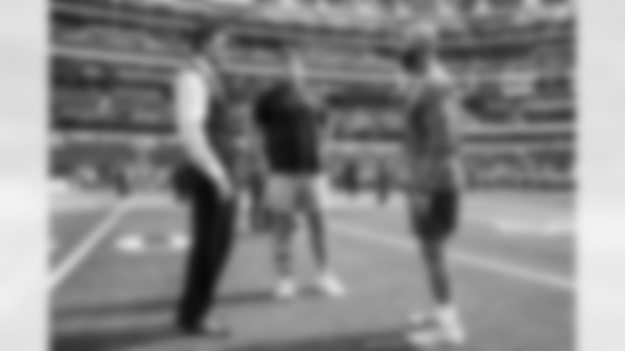 Tom Brady, T Joe Alt (76) and Assistant Offensive Line Coach Nick Hardwick