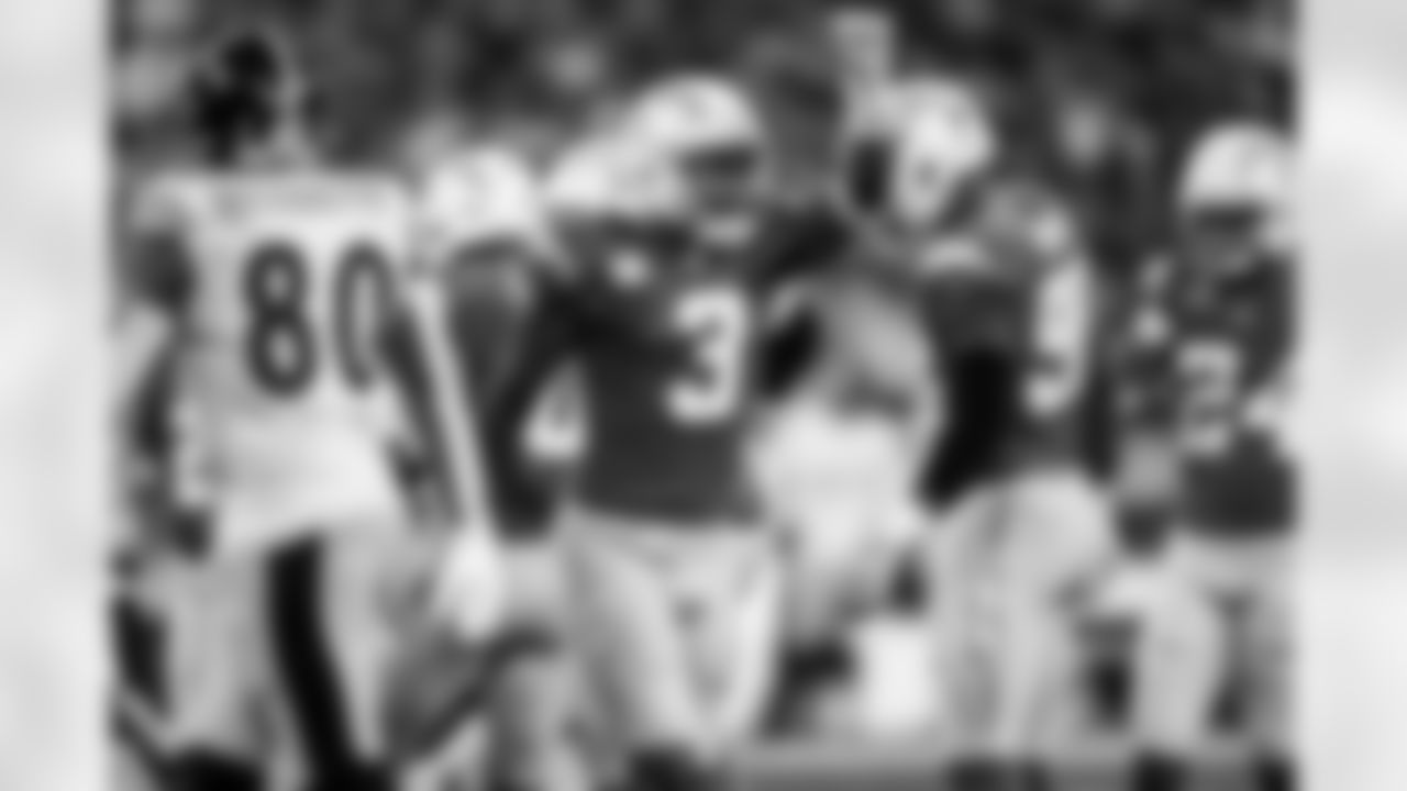 Check out the best shots from the Chargers Week 10 matchup against the Steelers!