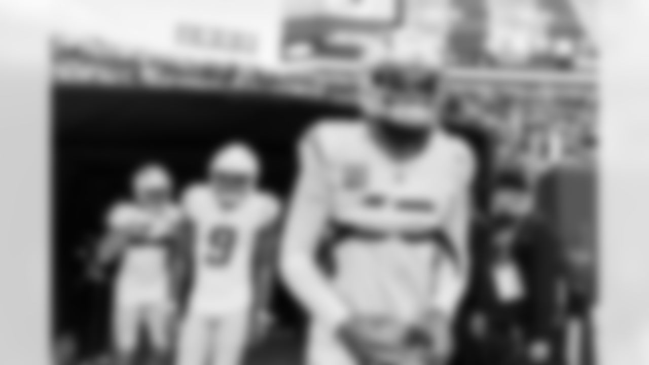 Check out the best shots from the Chargers Week 18 matchup against the Broncos!