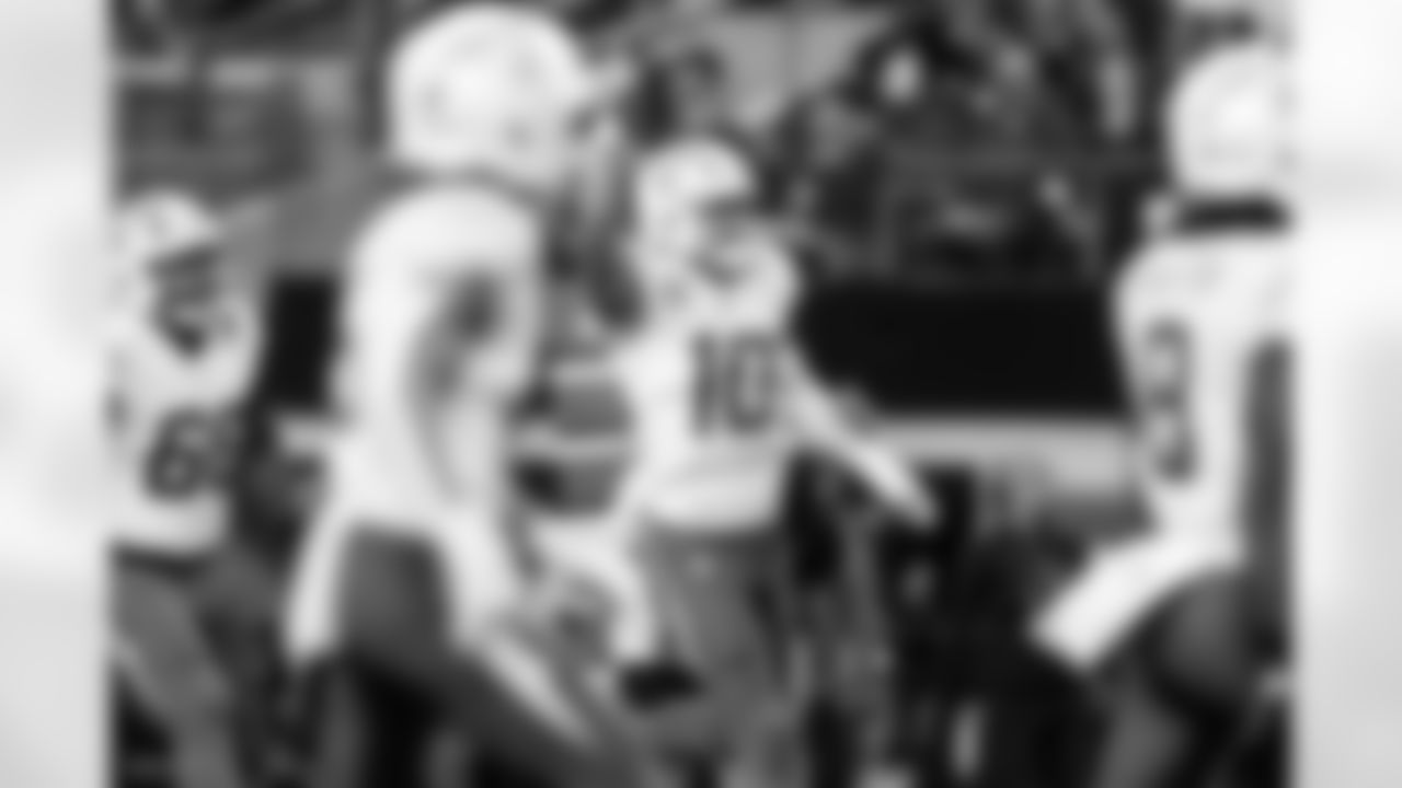 QB Justin Herbert (10)