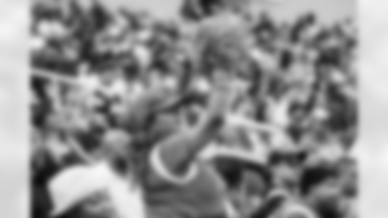 The Los Angeles Chargers play the Washington Commanders on Sunday, October 5, 2025 at SoFi Stadium in Inglewood, CA.
[FINAL SCORE: WAS 27 - LAC 10]