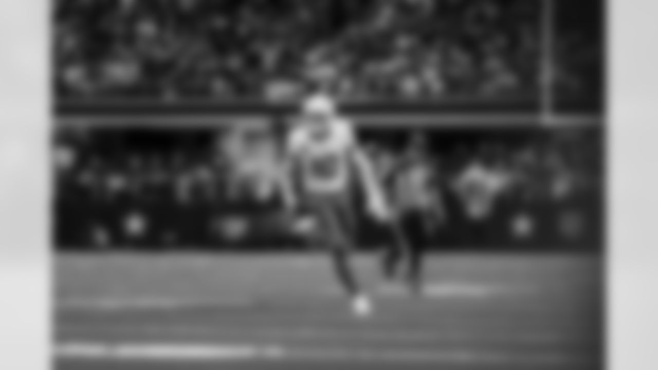 QB Justin Herbert (10)