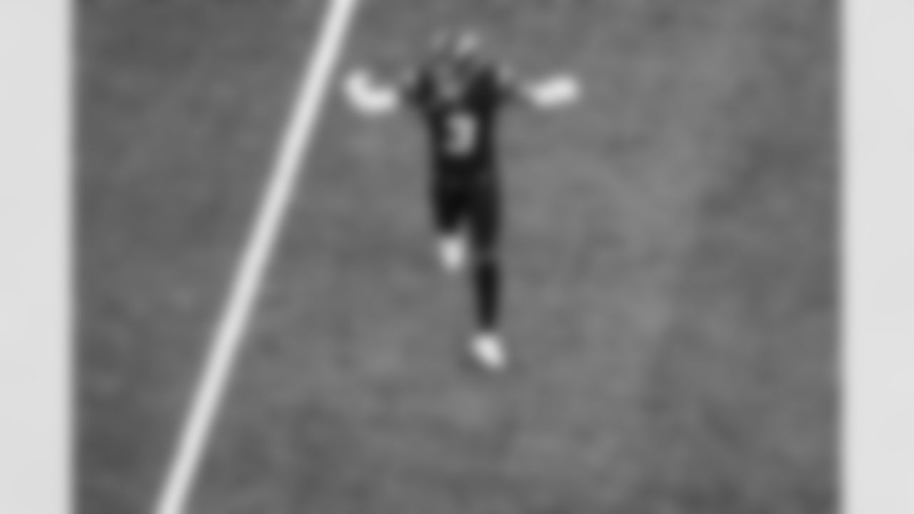 S Derwin James Jr. (3)