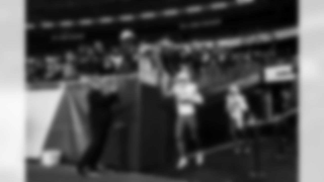 QB Justin Herbert (10)