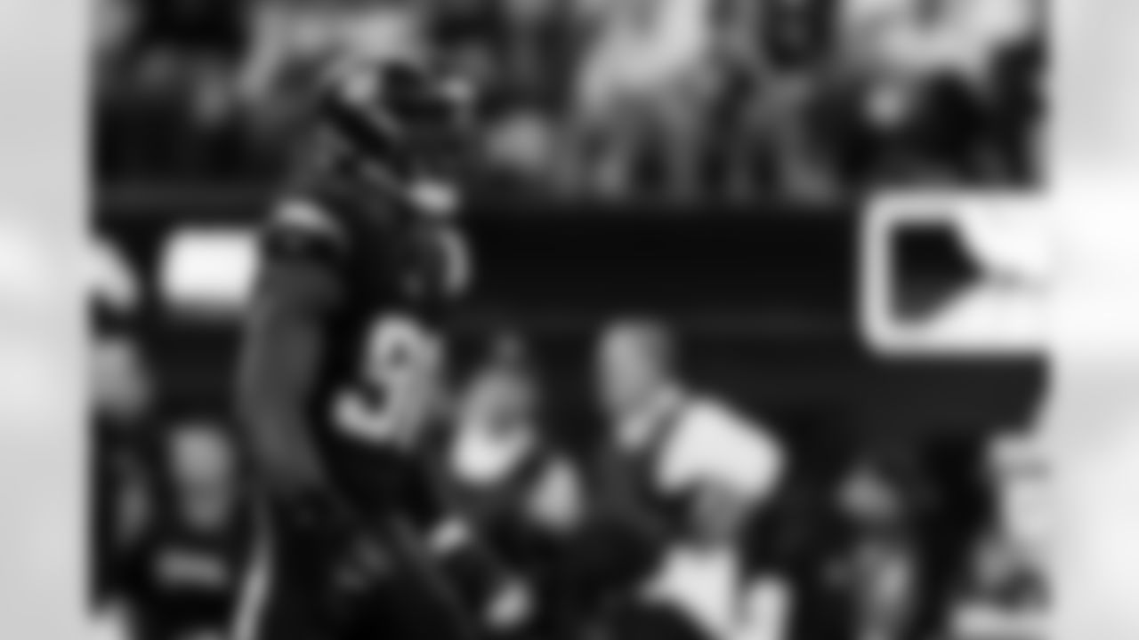 Take a look at the best photos of Chargers 2026 free agent Odafe Oweh