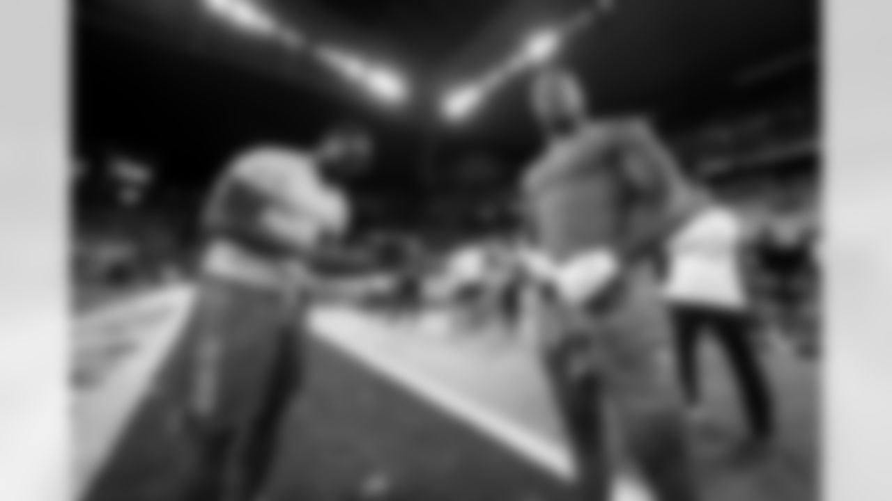 LB Denzel Perryman (6) and LB Daiyan Henley (0)