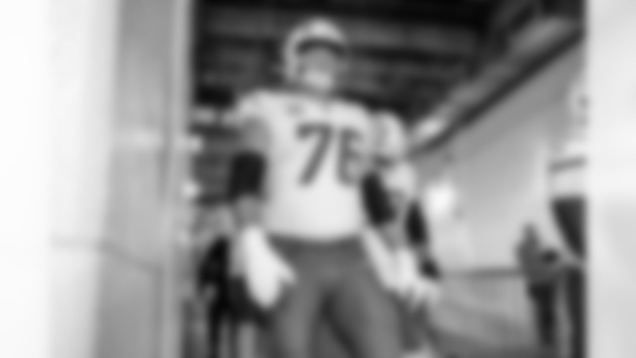 Check out the best shots from the Chargers Week 9 matchup against the Titans!