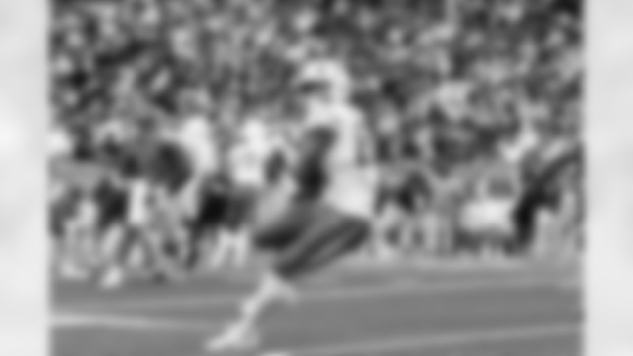 Check out the best shots from the Chargers Week 9 matchup against the Titans!