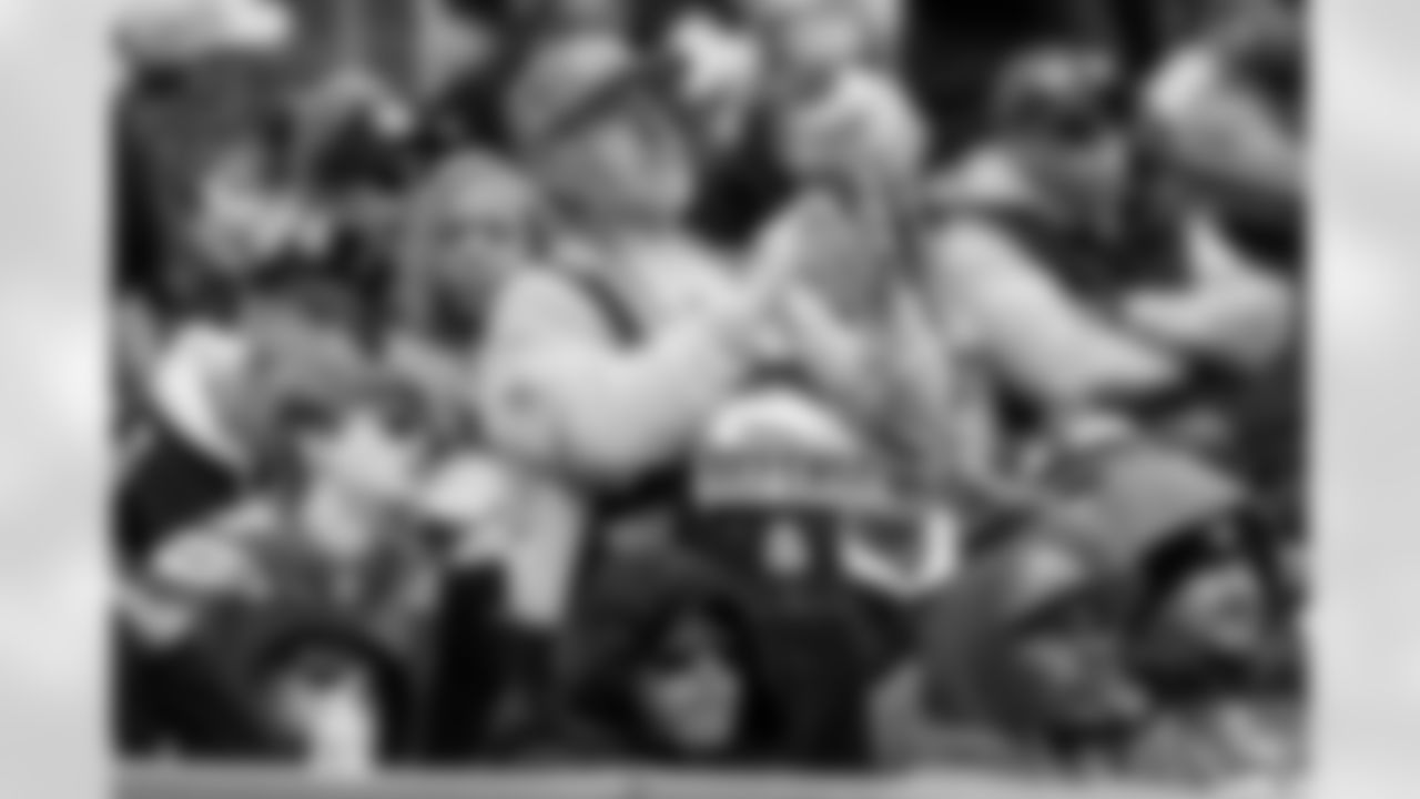 Check out the best shots from the Chargers Week 9 matchup against the Titans!