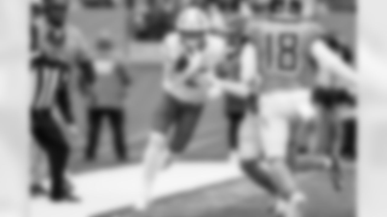 Check out the best shots from the Chargers Week 9 matchup against the Titans!