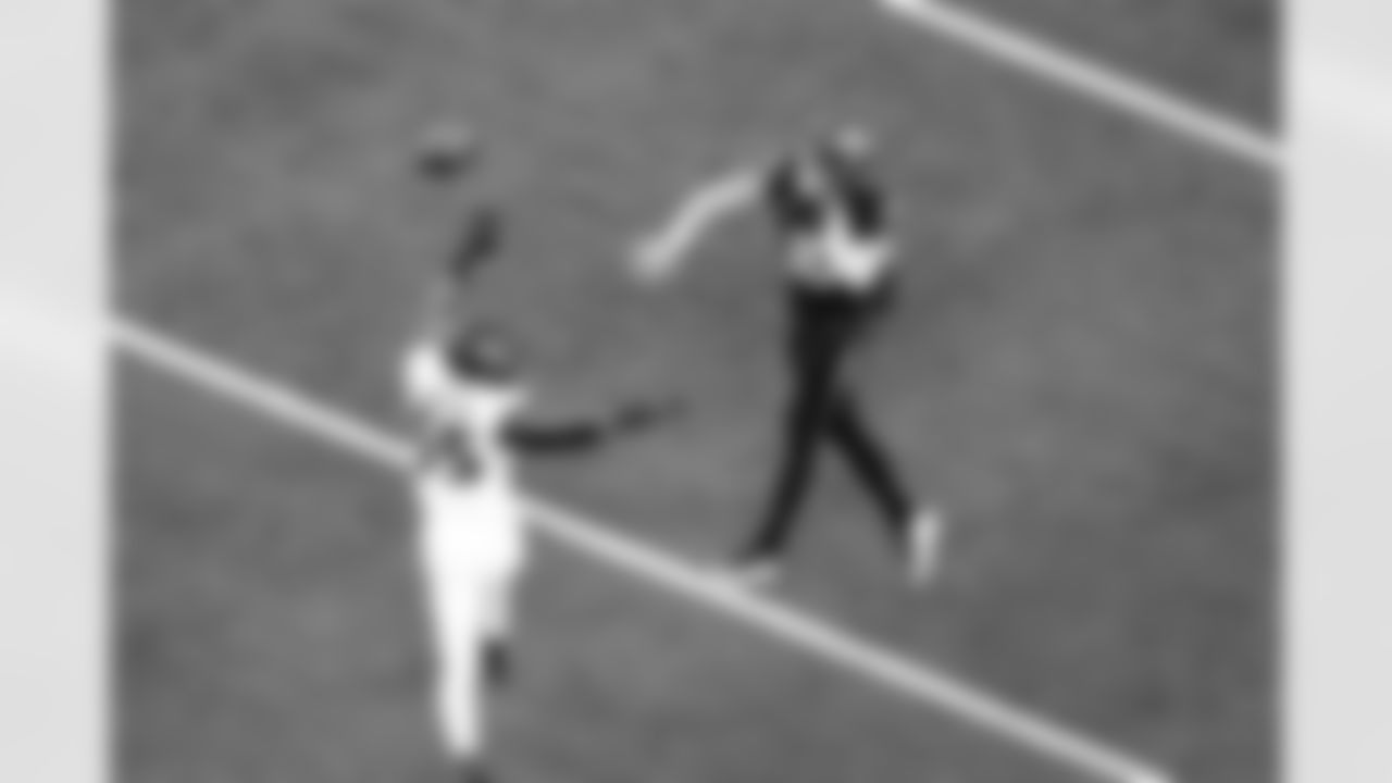 QB Justin Herbert (10)