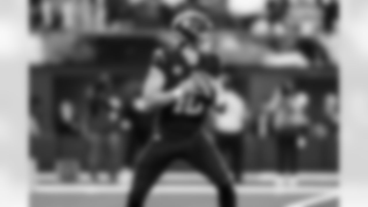 QB Justin Herbert (10)