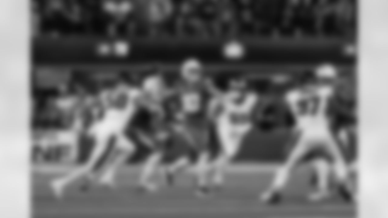 QB Justin Herbert (10)