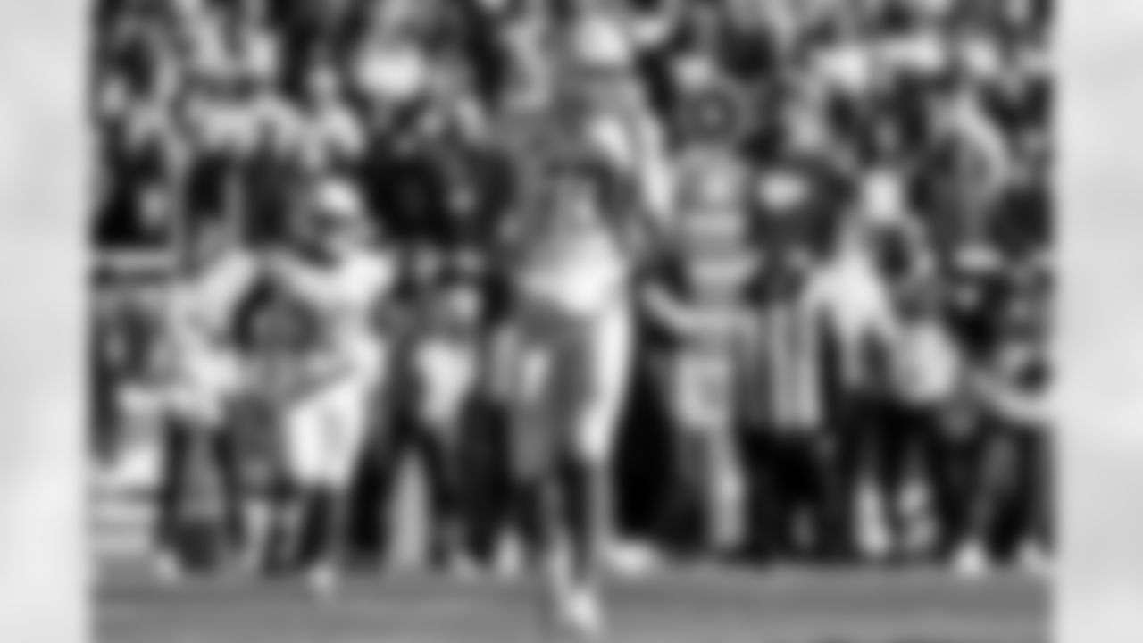 QB Justin Herbert (10)