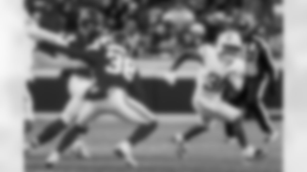 Check out the best shots from the Chargers Week 15 matchup against the Chiefs!