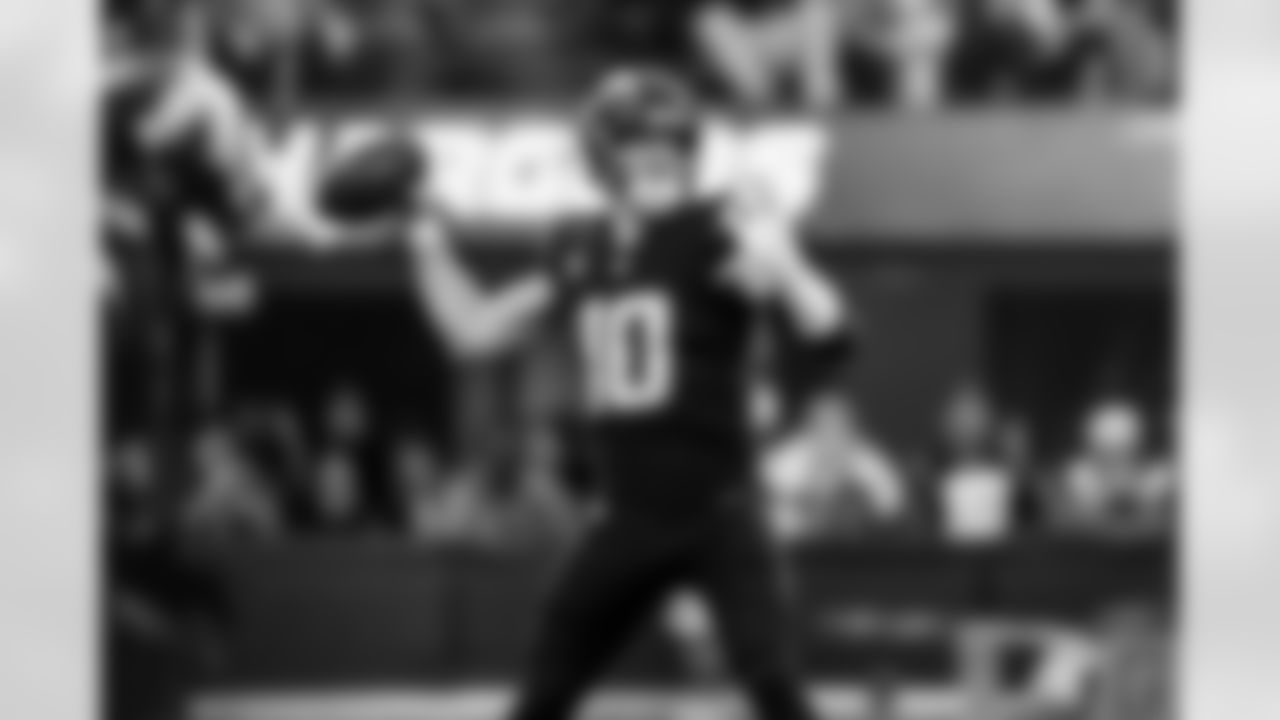 QB Justin Herbert (10)