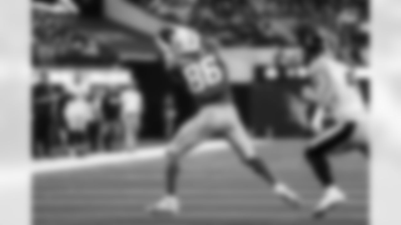 TE Oronde Gadsden (86)