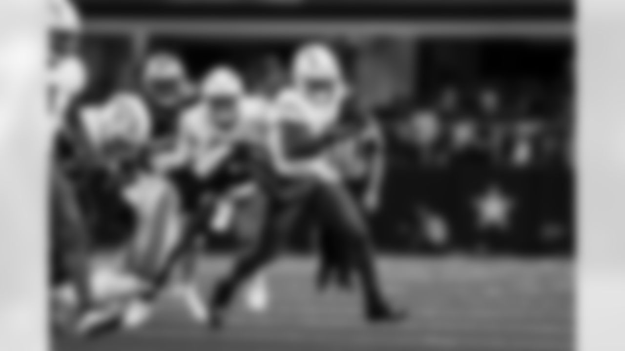 RB Omarion Hampton (8)