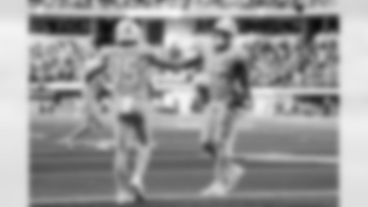 WR Ladd McConkey (15) and TE Oronde Gadsden (86)