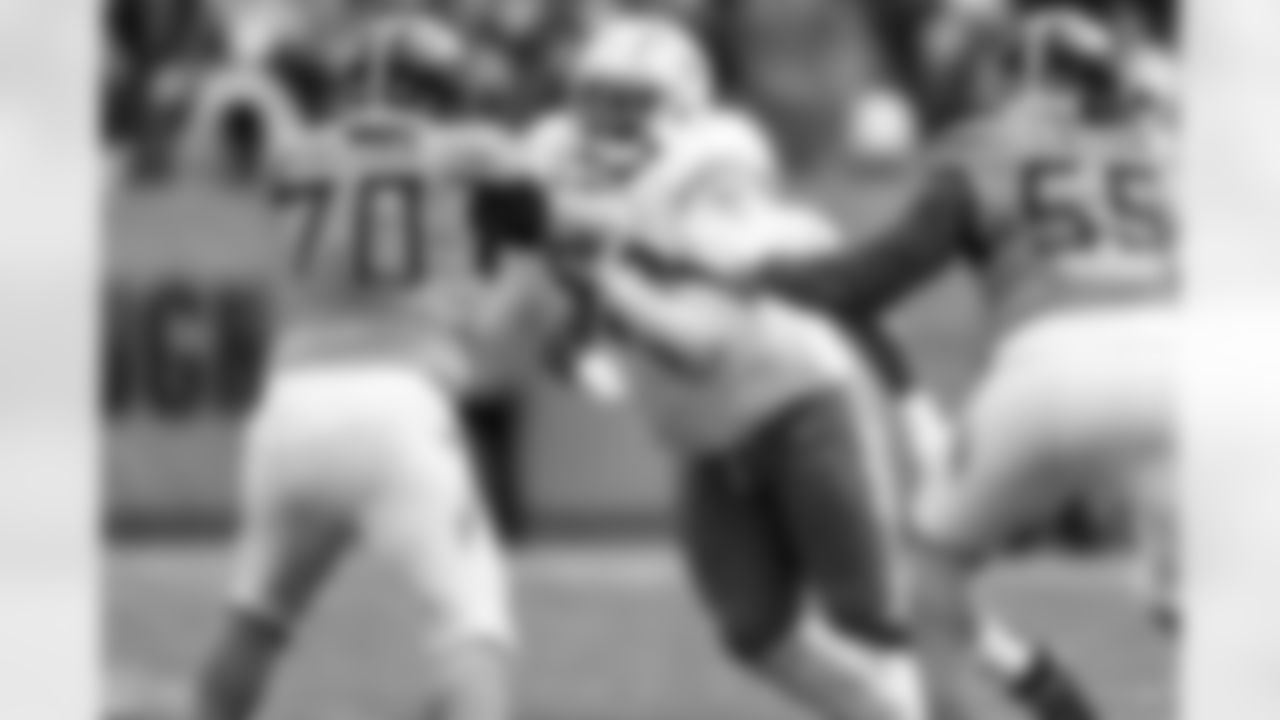 DL Naquan Jones (96)