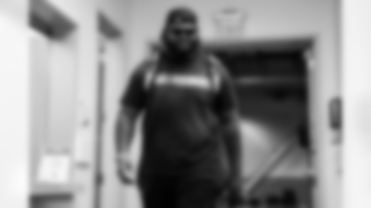 OL Jamaree Salyer (68)