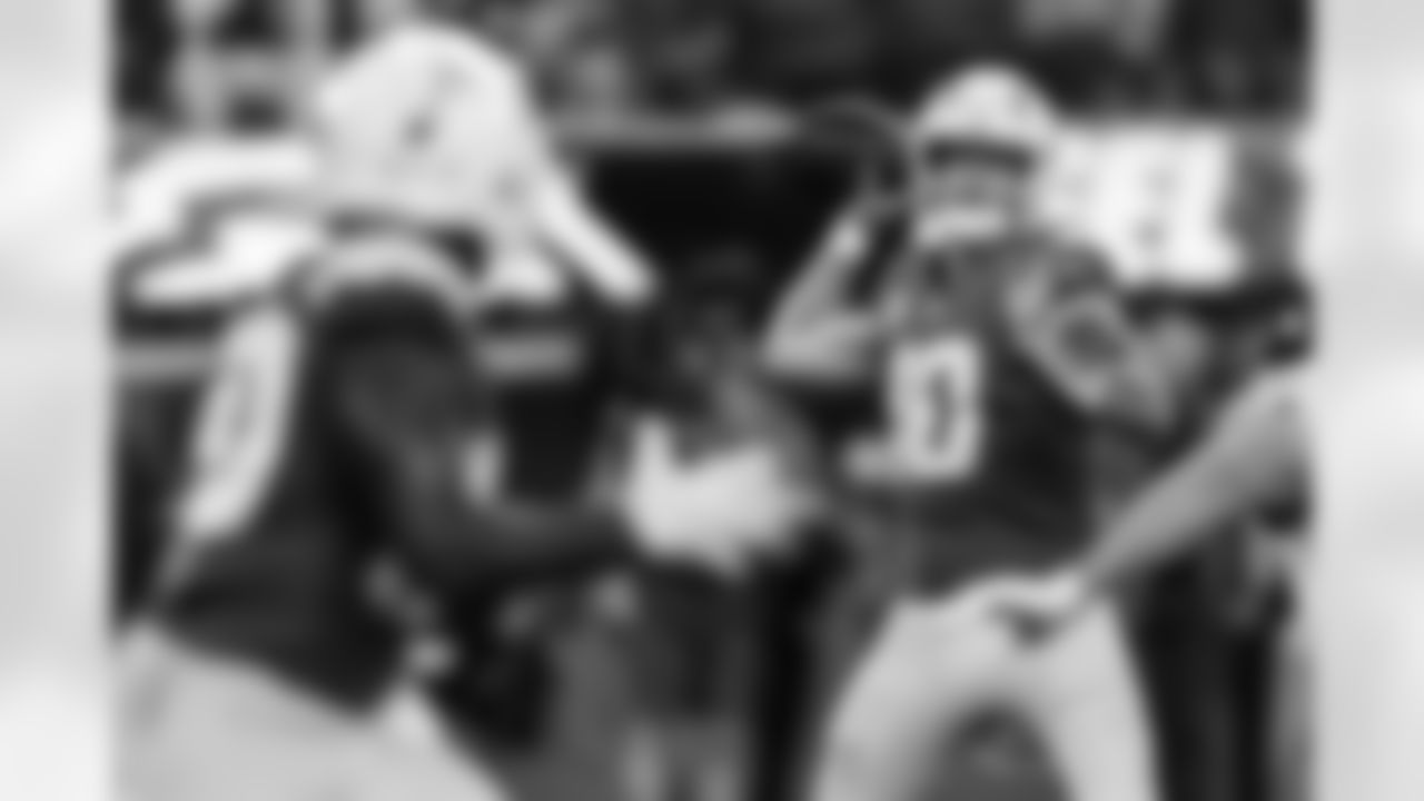 Take a look back at the best photos of Justin Herbert's 2025 campaign.