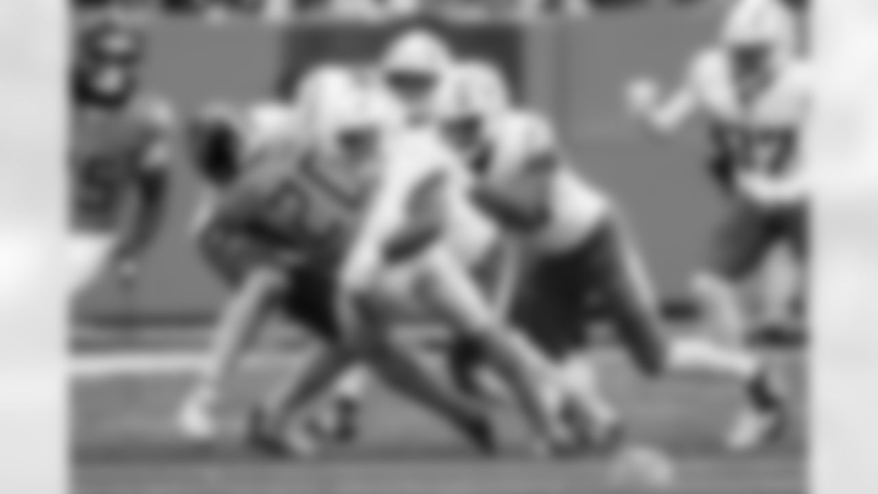 Check out the best shots from the Chargers Week 9 matchup against the Titans!