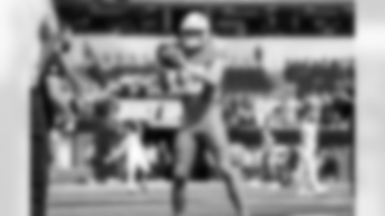 QB Justin Herbert (10)