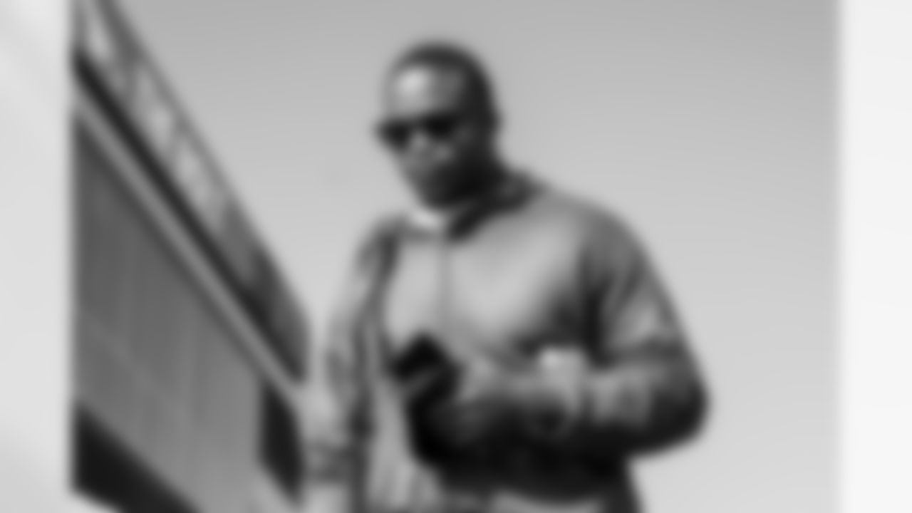 OLB Kyle Kennard (54)