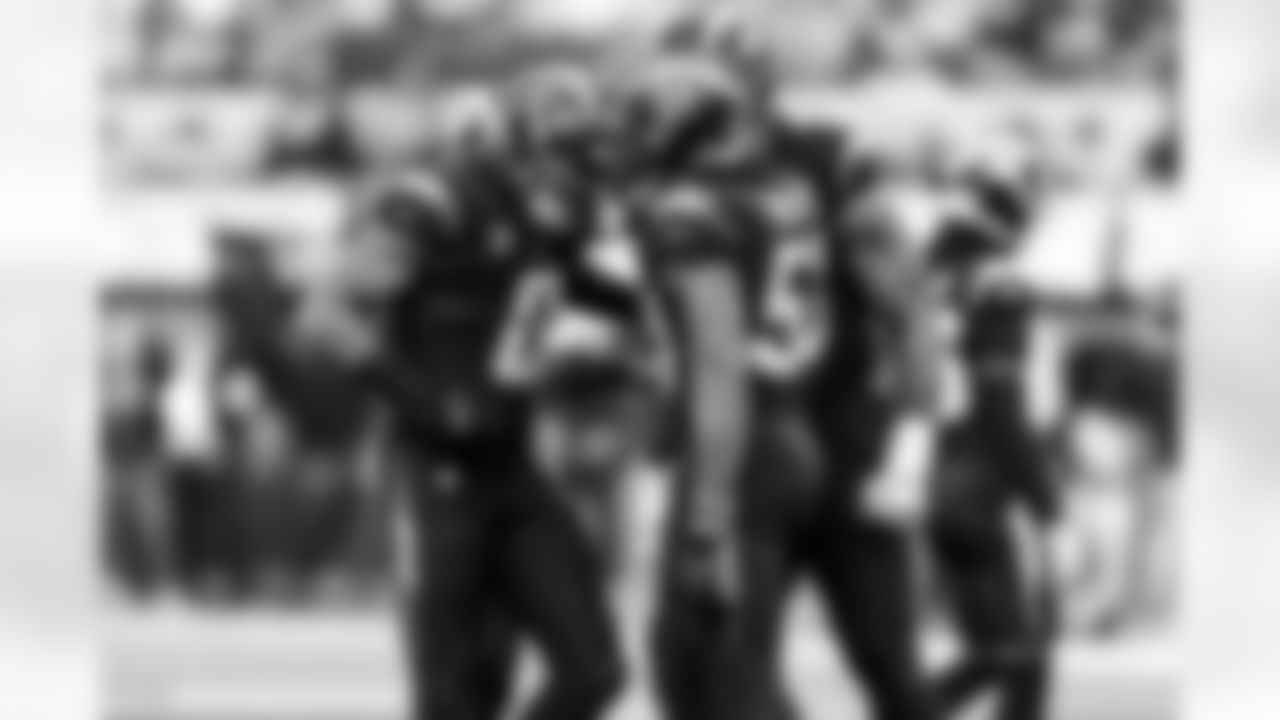 LB Daiyan Henley (0) and LB Del'Shawn Phillips (53)