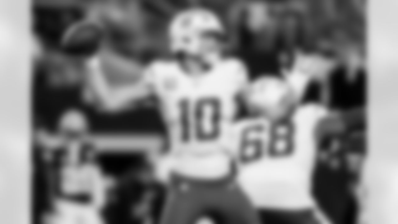 Take a look back at the best photos of Justin Herbert's 2025 campaign.