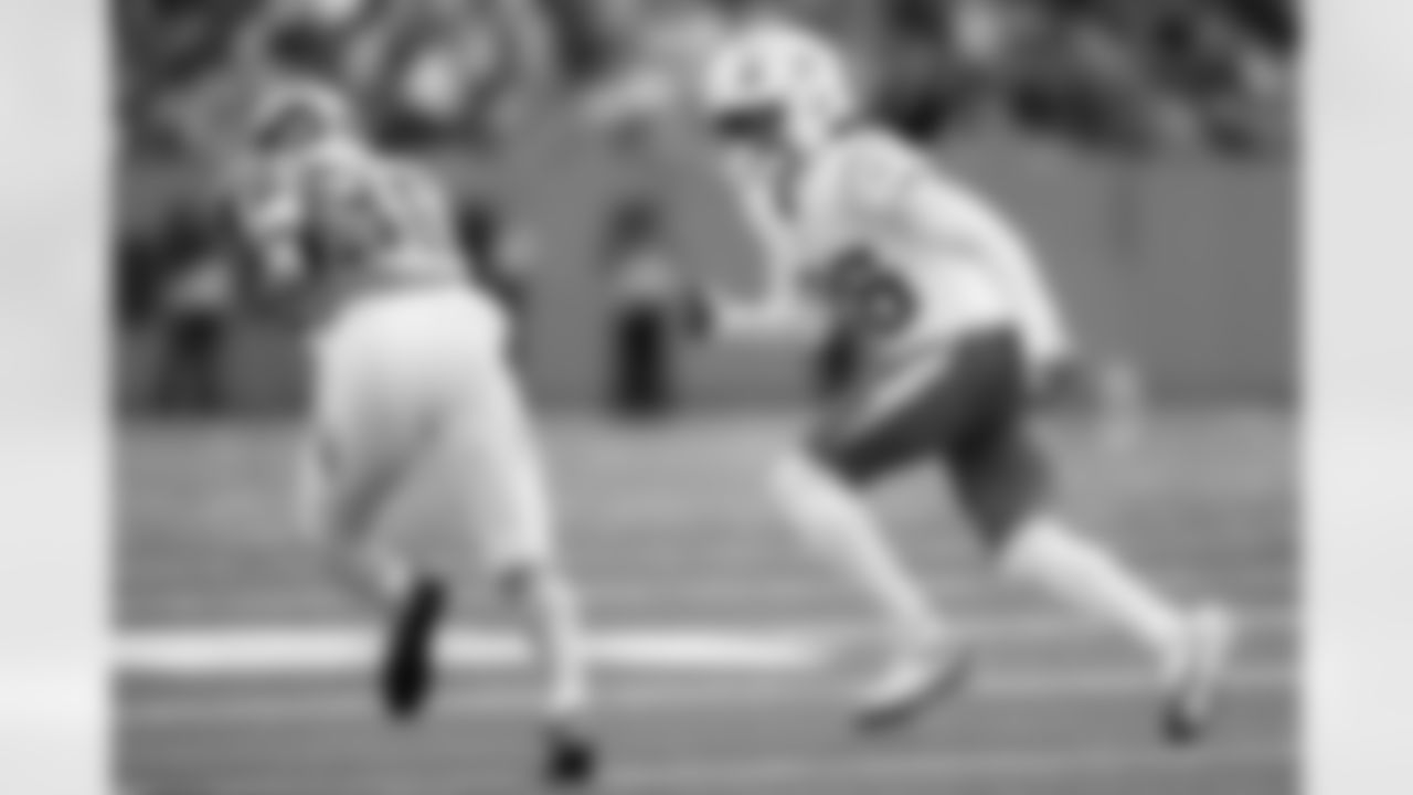 Check out the best shots from the Chargers Week 9 matchup against the Titans!