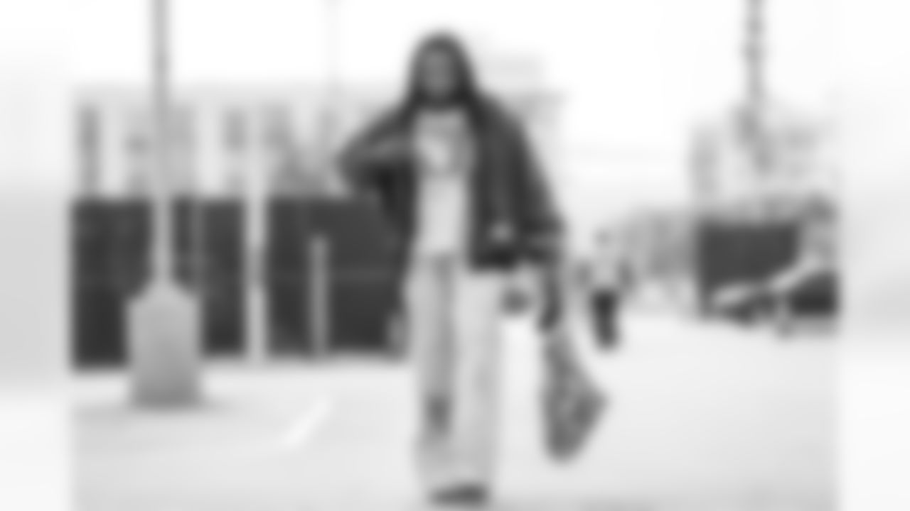 DL Da'Shawn Hand (91)