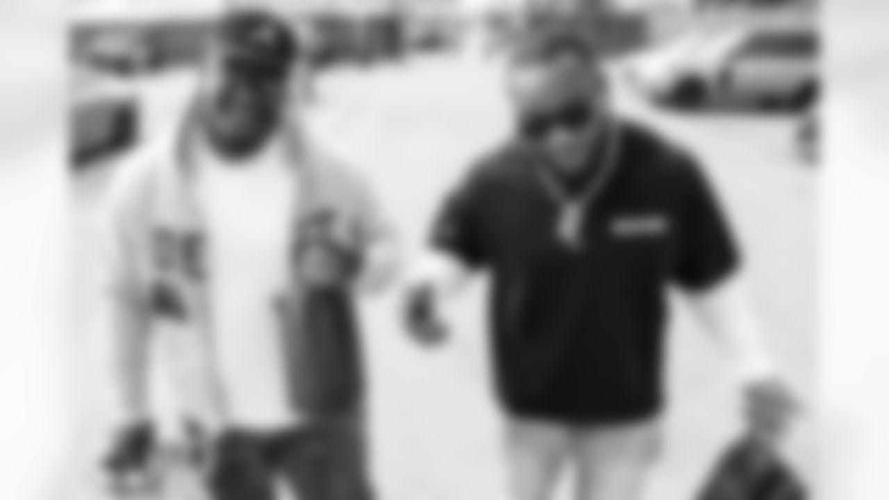 DL Naquan Jones (96) and DL Da'Shawn Hand (91)