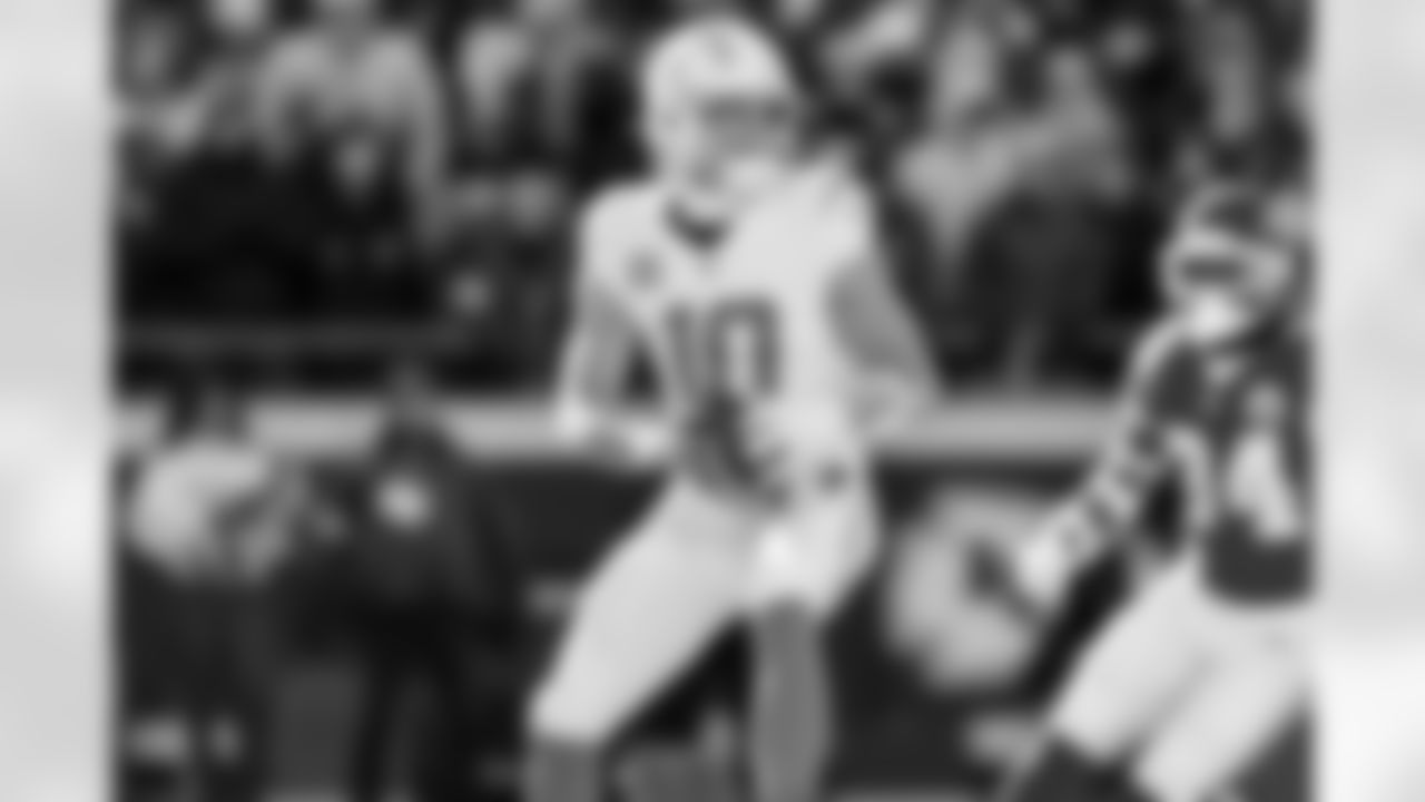 QB Justin Herbert (10)