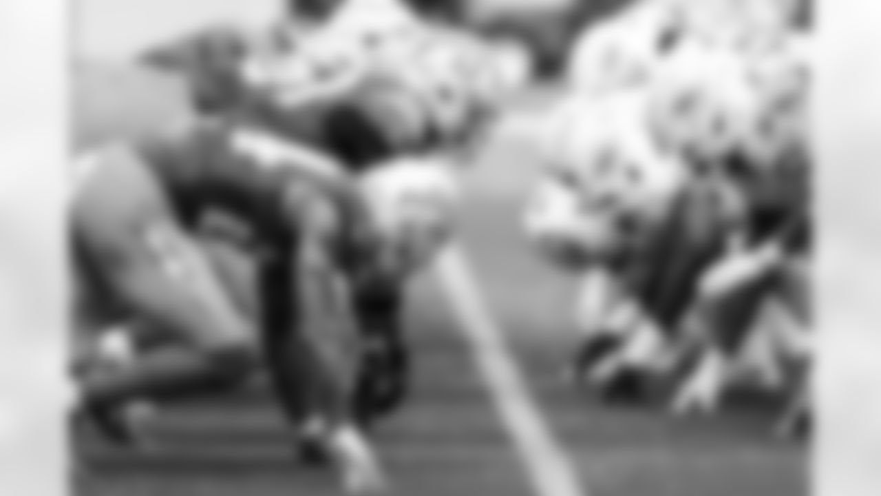 LB Del'Shawn Phillips (53)