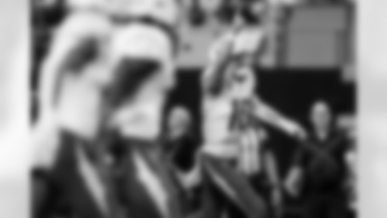 Take a look back at the best photos of Justin Herbert's 2025 campaign.