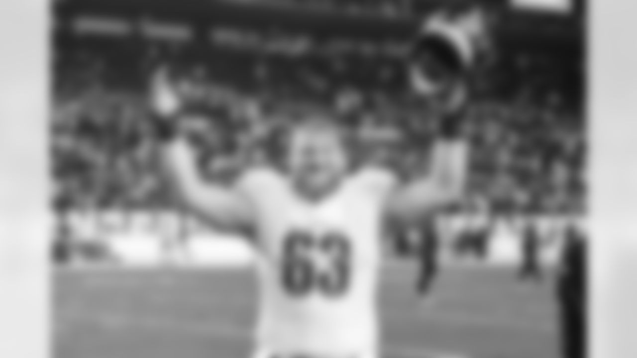 The Los Angeles Chargers signed center Tyler Biadasz.