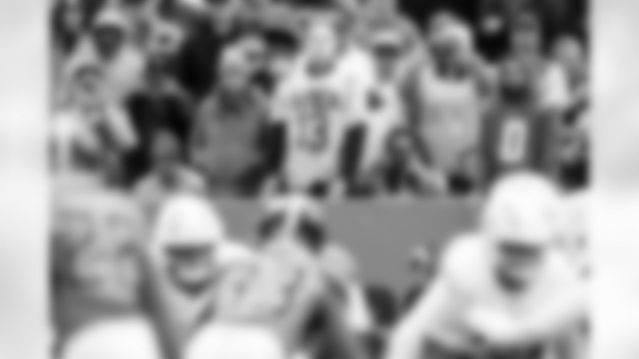 Check out the best shots from the Chargers Week 9 matchup against the Titans!