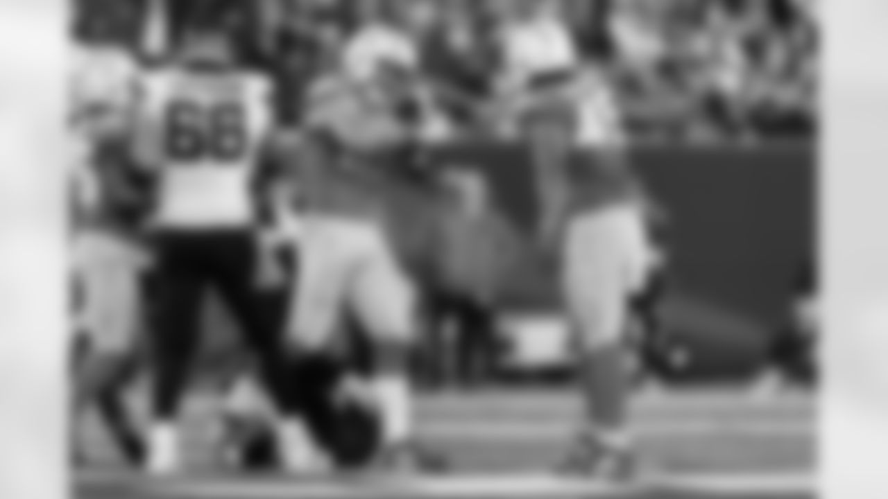 The Los Angeles Chargers play the New York Jets on Monday, November 6, 2023 at MetLife Stadium in East Rutherford, NJ.
[FINAL SCORE: LAC 27 - NYJ 6]